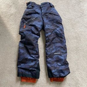 Boys size xs (5-6) snow pants. Like new! These were my son’s backup snow pants.